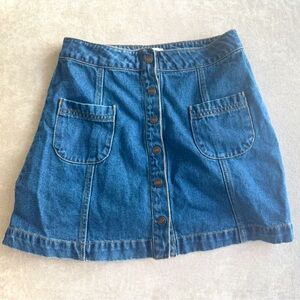 FOREVER 21 SIZE SMALL BUTTON UO DENIM MINI SKIRT
